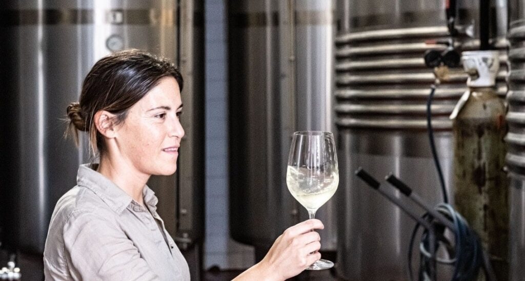 Las pruebas son constantes en el proceso de fermentación de los vinos D.O. Rías Baixas 