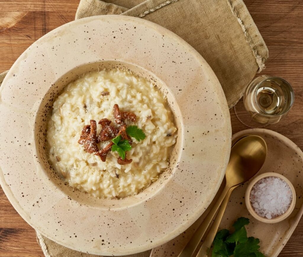 Arroz con setas, una receta ideal para maridar con vinos D.O. Rías Baixas