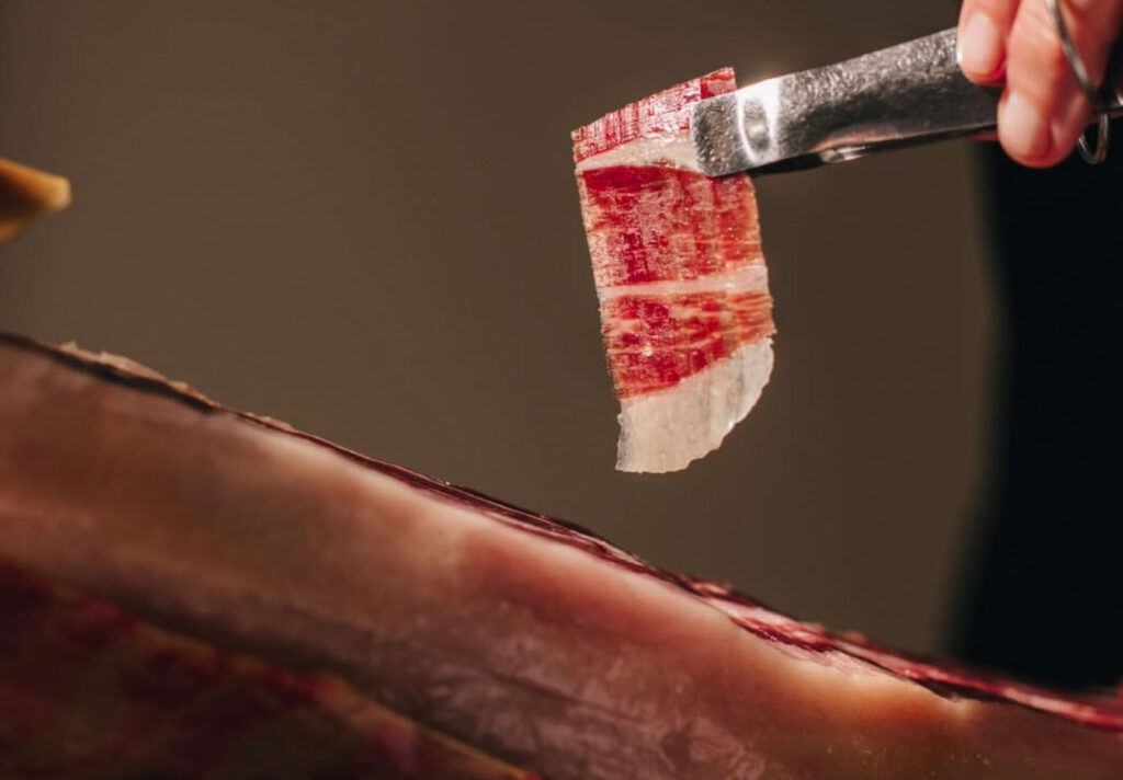 Jamón de bellota 100% Ibérico DOP Los Pedroches recién cortado