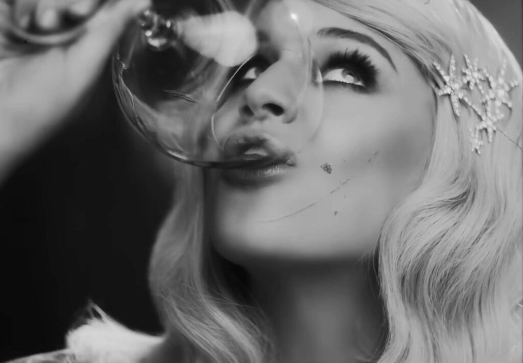 Vídeo 'Hole in the bottle' de Kelsea Ballerini